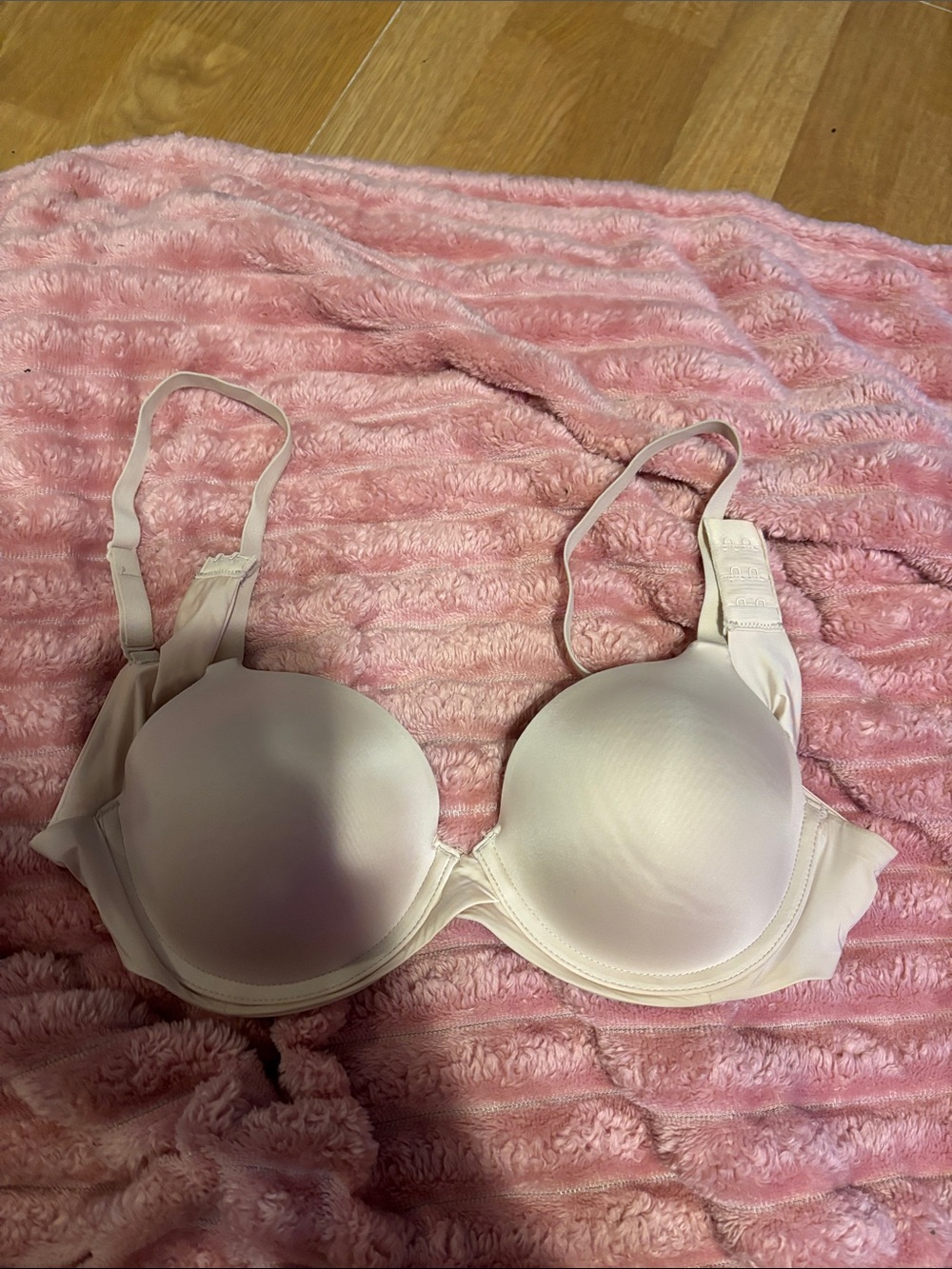 Cream color bra, Maidenform  bra size 36B